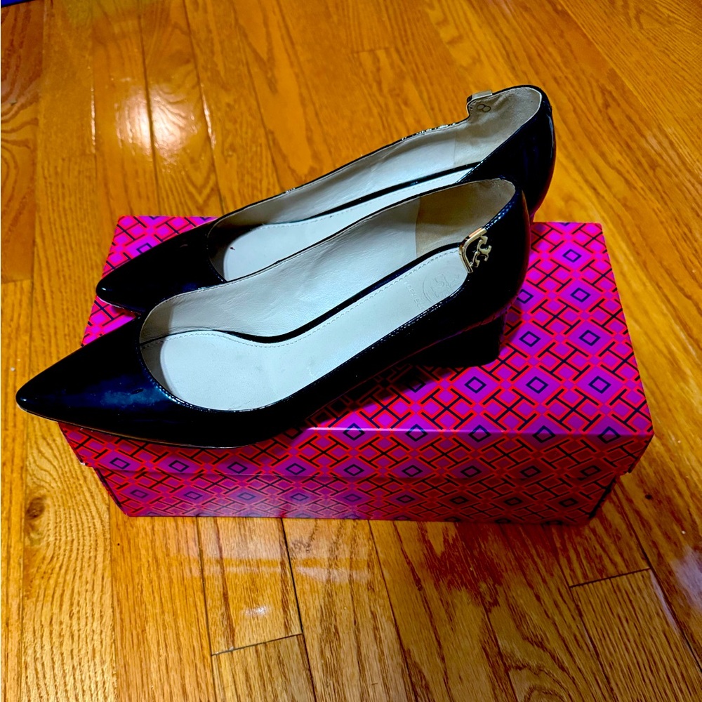 Tory Burch “Elizabeth” black patent 40MM pump-7.5